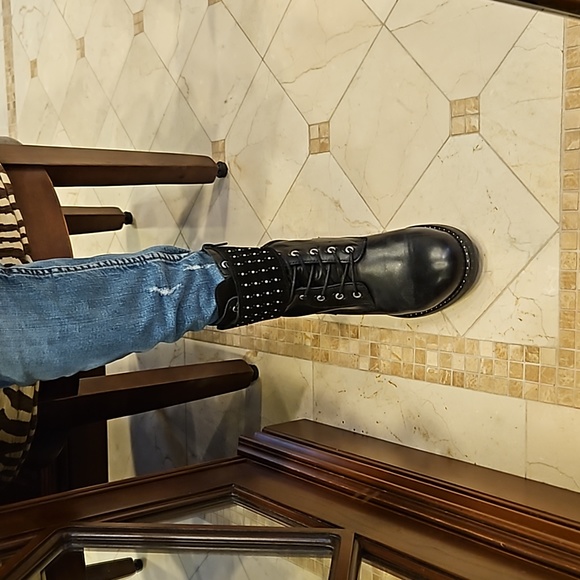 WOMEN'S ANDRE BLACK STUDDED LEATHER BOOTIES ANKLE BOOTS SHOES SZ 8 $150 - Picture 2 of 7